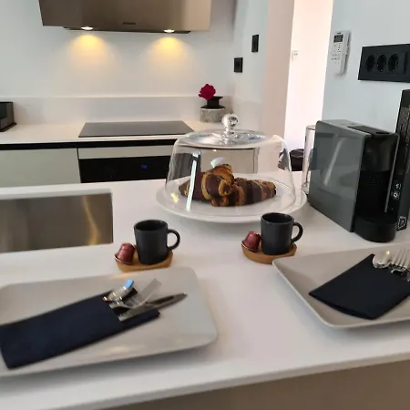 Cheapest Luxury 4 Stars, Vorgesetzter 4 Sterne Apartments, 3 Ac, 2 Wc And Comfortable 3 Stars 150m To Sea, To Sandy And Pebble * 크리크베니카