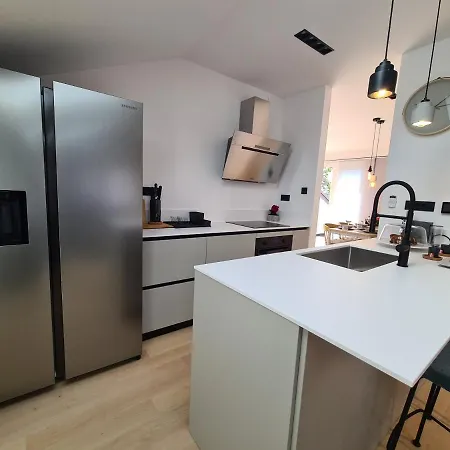 Lejlighed Cheapest Luxury 4 Stars, Vorgesetzter 4 Sterne Apartments, 3 Ac, 2 Wc And Comfortable 3 Stars 150m To Sea, To Sandy And Pebble Crikvenica