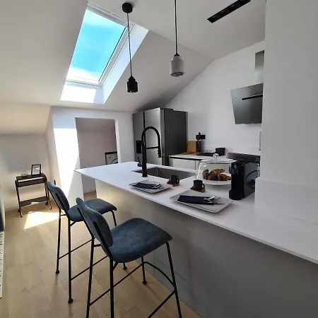 Cheapest Luxury 4 Stars, Vorgesetzter 4 Sterne Apartments, 3 Ac, 2 Wc And Comfortable 3 Stars 150m To Sea, To Sandy And Pebble Apartman