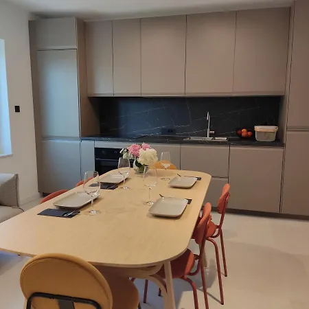 Cheapest Luxury 4 Stars, Vorgesetzter 4 Sterne Apartments, 3 Ac, 2 Wc And Comfortable 3 Stars 150m To Sea, To Sandy And Pebble