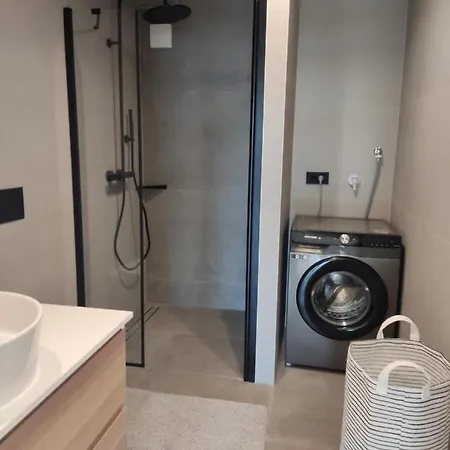 Cheapest Luxury 4 Stars, Vorgesetzter 4 Sterne Apartments, 3 Ac, 2 Wc And Comfortable 3 Stars 150m To Sea, To Sandy And Pebble Crikvenica
