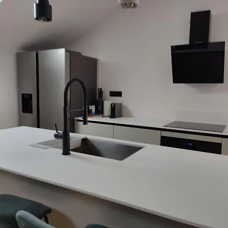 Lejlighed Cheapest Luxury 4 Stars, Vorgesetzter 4 Sterne Apartments, 3 Ac, 2 Wc And Comfortable 3 Stars 150m To Sea, To Sandy And Pebble Crikvenica