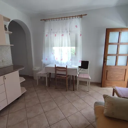 Cheapest Luxury 4 Stars, Vorgesetzter 4 Sterne Apartments, 3 Ac, 2 Wc And Comfortable 3 Stars 150m To Sea, To Sandy And Pebble Crikvenica