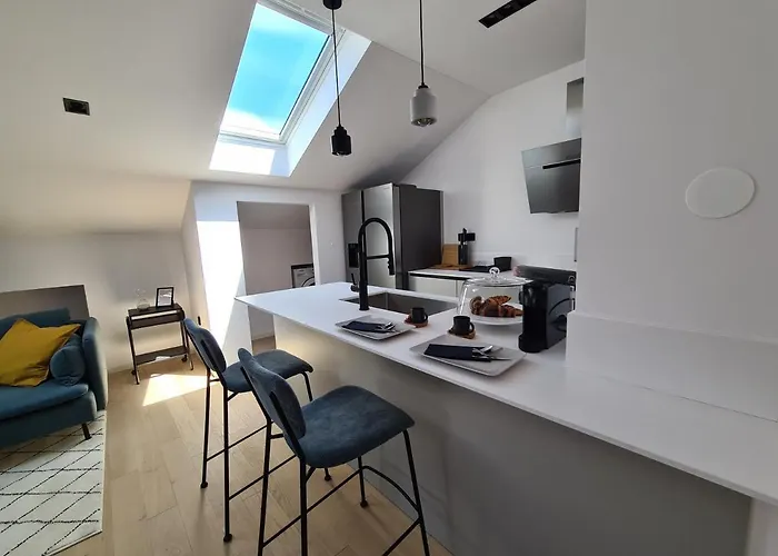 Superior Luxury 4 Stars Vorgesetzter 4 Sterne And Comfortable 3 Stars 150m To Sea, To Sandy And Pebble Apartment